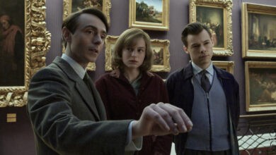 DAVID DAWSON, EMMA CORRIN, and HARRY STYLES star in MY POLICEMAN Photo: Parisa Taghizadeh © AMAZON CONTENT SERVICES LLC