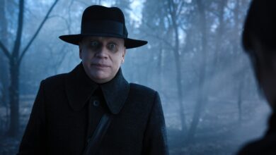 Wednesday. Fred Armisen as Uncle Fester in episode 107 of Wednesday. Cr. Vlad Cioplea/Netflix © 2022Wednesday