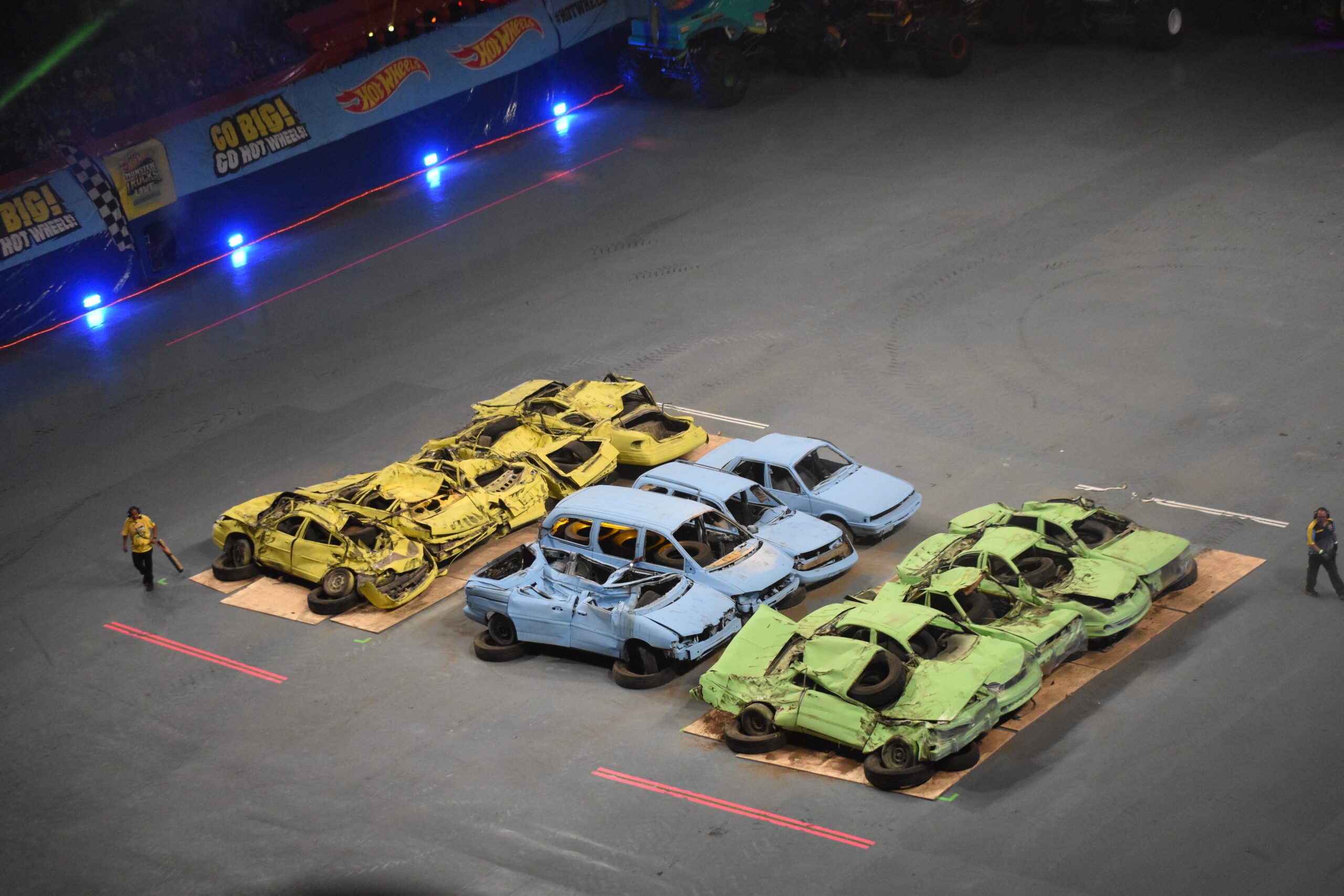 Hot Wheels Monster Trucks Live Glow Party