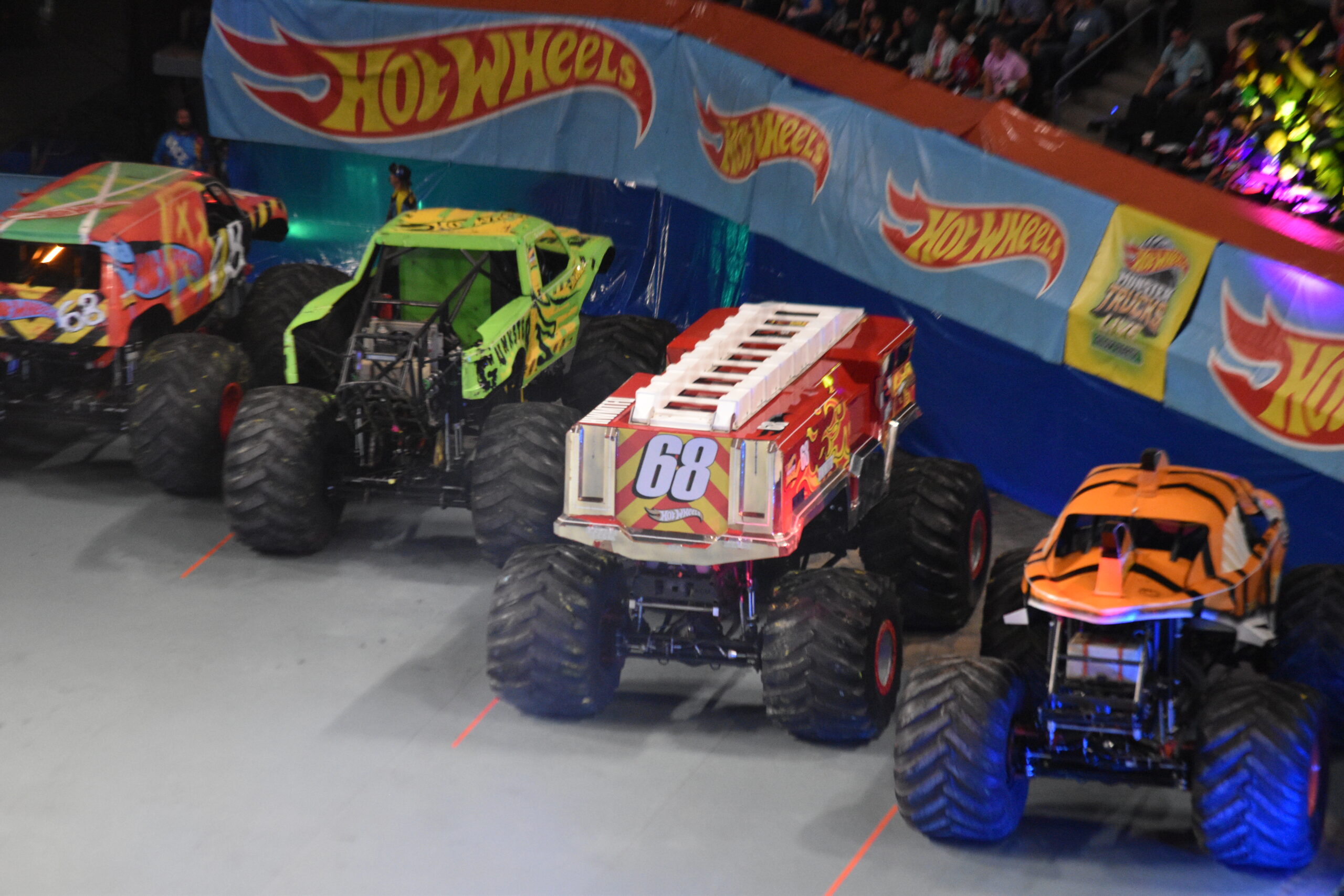 Hot Wheels Monster Trucks Live Glow Party